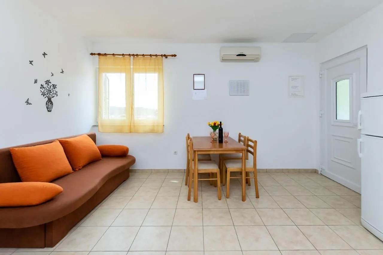 Apartments Mirta Palit