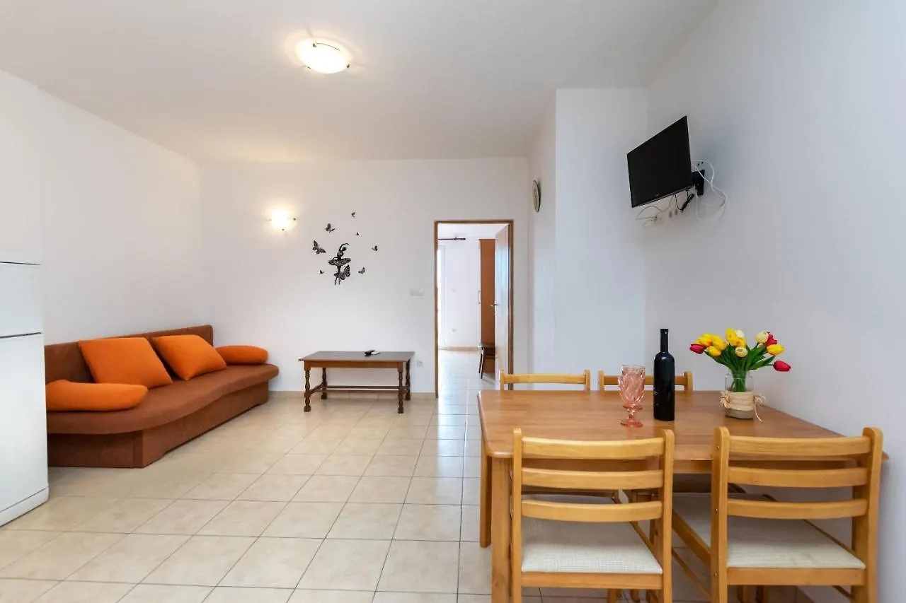 Apartments Mirta Palit
