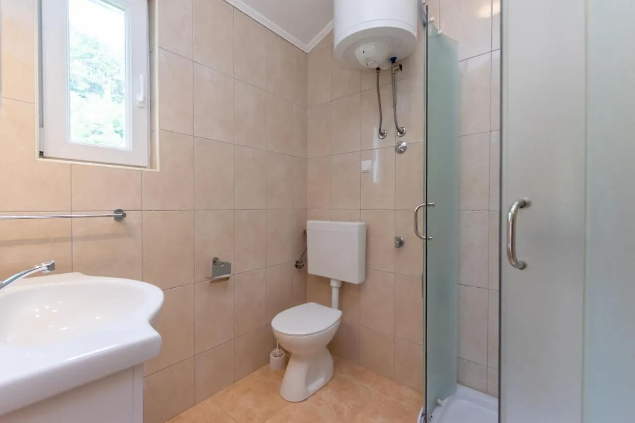 Apartments Mirta Palit Croazia