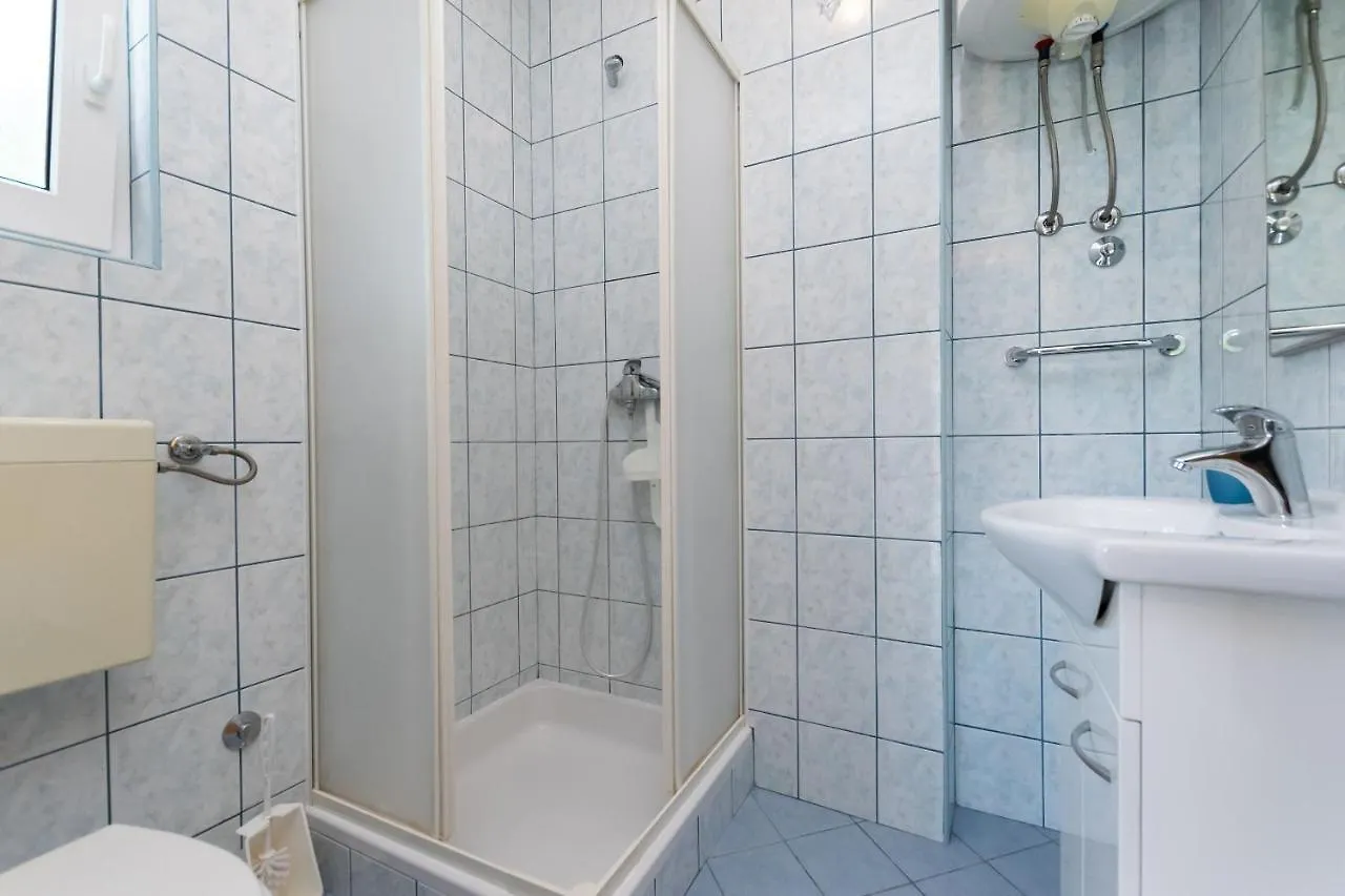 Apartments Mirta Palit 0*,  Croazia