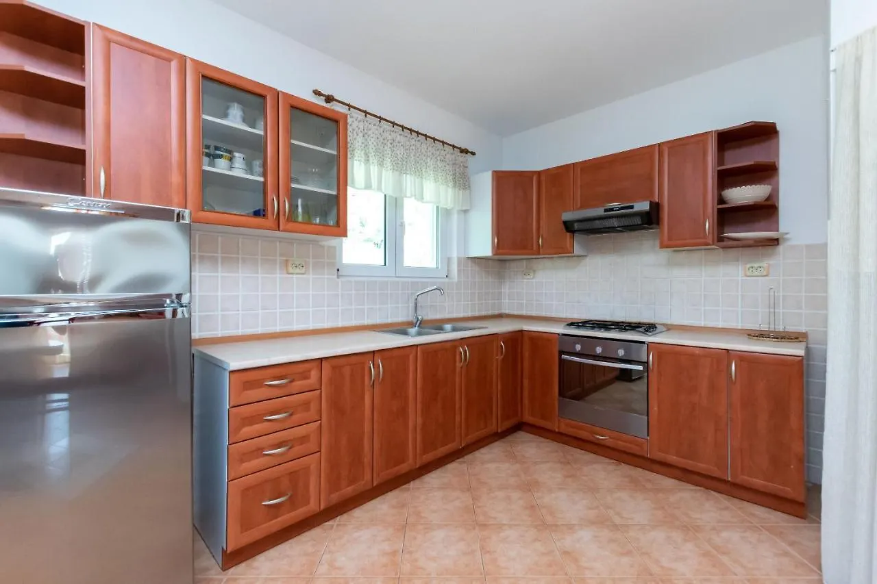 Apartments Mirta Palit 0*,