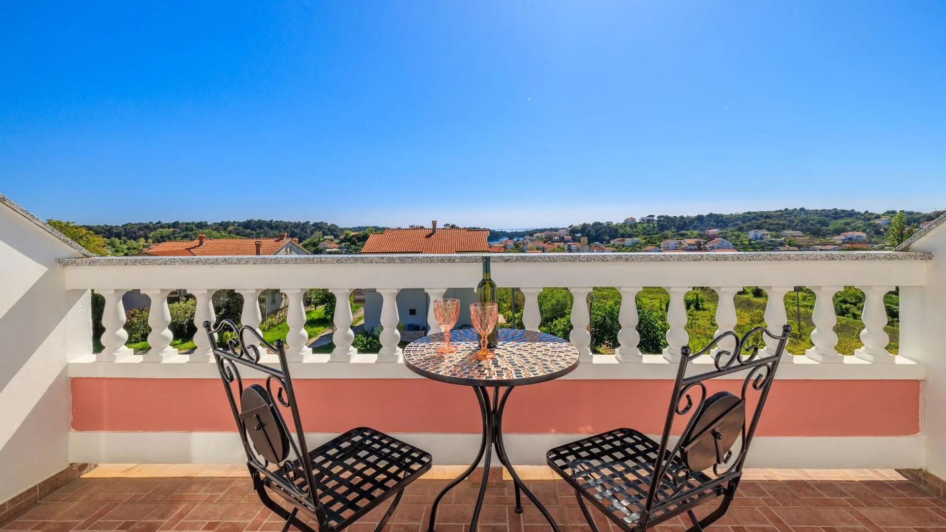 Apartments Mirta Palit Croazia